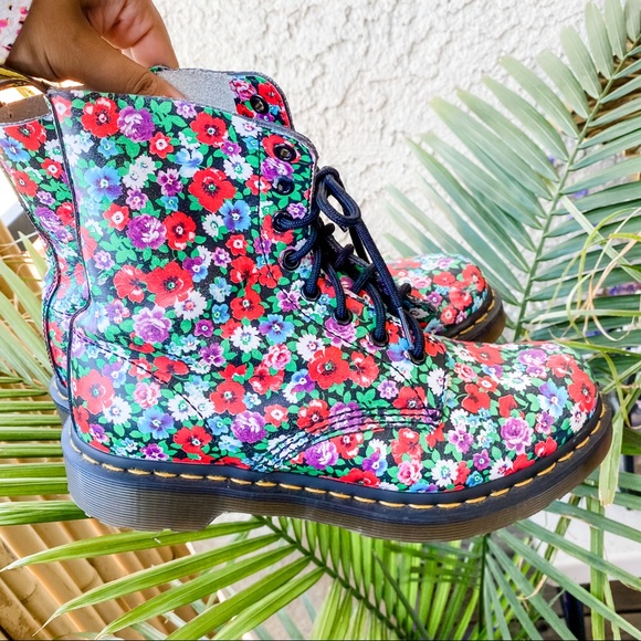 SOLD Limited edition floral doc martens - Picture 7 of 7